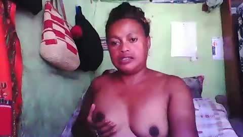 Snapshot of carinesexy69 chatting on 12/20/24, 10:27 carinesexy69 online show from 12/20/24, 10:27