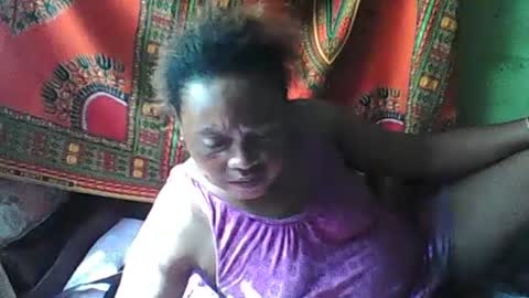 Snapshot of carinesexy69 chatting on 01/29/25, 12:02 carinesexy69 online show from 01/29/25, 12:02