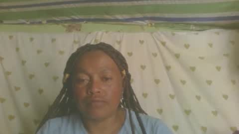 Snapshot of carinesexy69 chatting on 09/25/25, 10:19 carinesexy69 online show from 09/25/25, 10:19