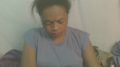 Snapshot of carinesexy69 chatting on 10/14/25, 06:25 carinesexy69 online show from 10/14/25, 06:25