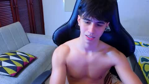 Snapshot of carl_dixon chatting on 11/12/25, 04:40 carl_dixon online show from 11/12/25, 04:40