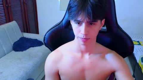 Snapshot of carl_dixon chatting on 11/21/25, 08:29 carl_dixon online show from 11/21/25, 08:29