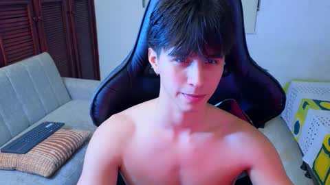 Snapshot of carl_dixon chatting on 11/27/25, 01:40 carl_dixon online show from 11/27/25, 01:40