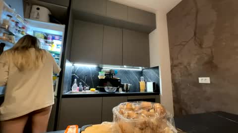 iwantcarla online show from 02/21/25, 08:27