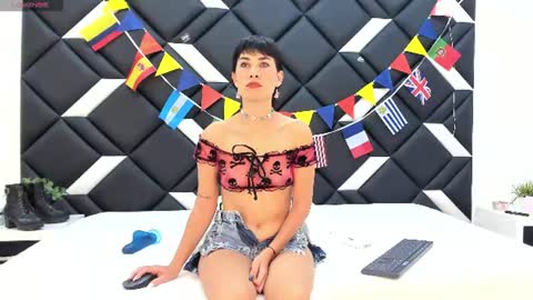 Carla Linares online show from 06/15/26, 12:29