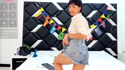 Carla Linares online show from 06/18/26, 10:36
