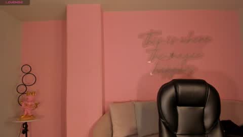 Snapshot of carlasmithx chatting on 10/21/25, 12:06 Carla online show from 10/21/25, 12:06
