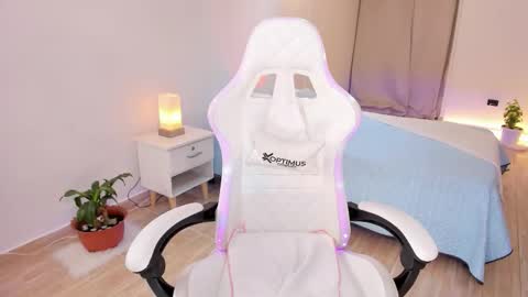 Alejandra online show from 11/22/25, 01:48