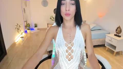 Alejandra online show from 06/22/26, 11:02