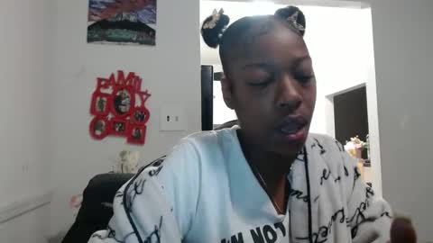 Snapshot of carliecreams chatting on 02/28/26, 04:02 Carlie online show from 02/28/26, 04:02