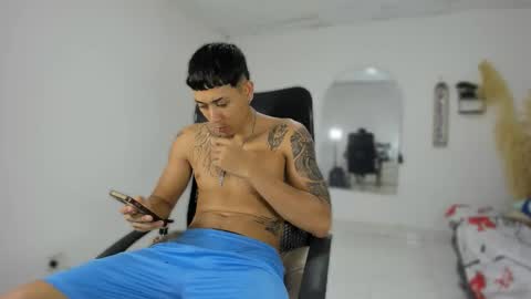 Snapshot of carlitosex09 chatting on 11/09/25, 06:06 master online show from 11/09/25, 06:06