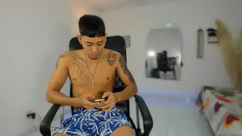 Snapshot of carlitosex09 chatting on 11/17/25, 02:45 master online show from 11/17/25, 02:45