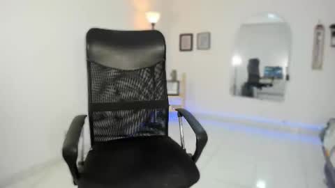 Snapshot of carlitosex09 chatting on 11/18/25, 04:44 master online show from 11/18/25, 04:44