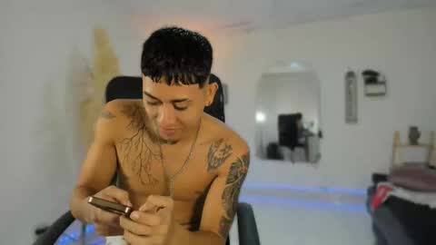 Snapshot of carlitosex09 chatting on 11/27/25, 01:35 master online show from 11/27/25, 01:35