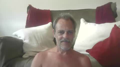 Snapshot of carlo76mx chatting on 10/20/25, 11:16 carlo online show from 10/20/25, 11:16