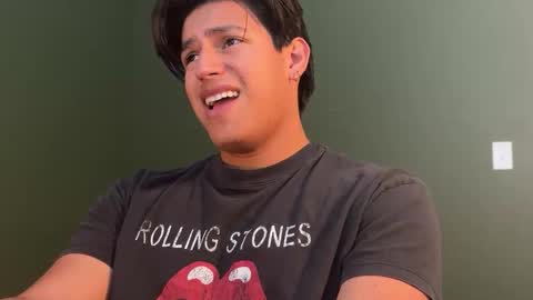 Snapshot of carlosjosecb1 chatting on 10/16/25, 04:30 carlos online show from 10/16/25, 04:30