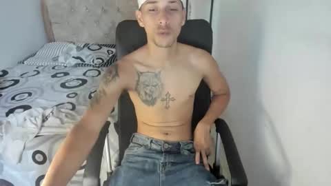 carlossmi01 online show from 10/01/25, 01:39