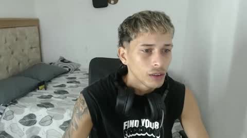 carlossmi01 online show from 10/09/25, 02:04