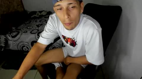 carlossmi01 online show from 10/13/25, 02:44