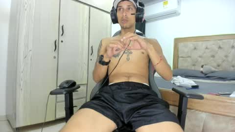 carlossmi01 online show from 06/21/26, 05:21