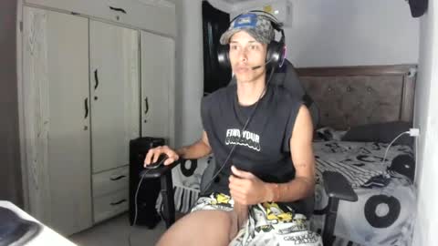 carlossmi01 online show from 07/05/26, 07:54