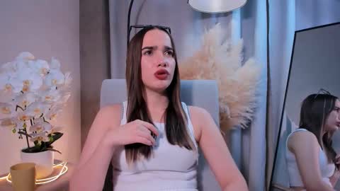 Leila online show from 11/20/25, 04:29