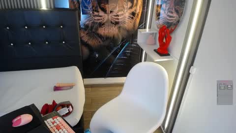 Snapshot of carloy777_ chatting on 06/05/26, 04:30 Carolay online show from 06/05/26, 04:30