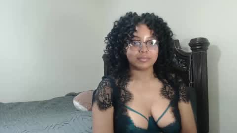 Snapshot of carmellovekisses chatting on 11/24/25, 12:16 CARAMEL xoxo online show from 11/24/25, 12:16
