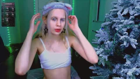 Snapshot of carmen__crybaby chatting on 12/19/25, 09:44 carmen__crybaby online show from 12/19/25, 09:44