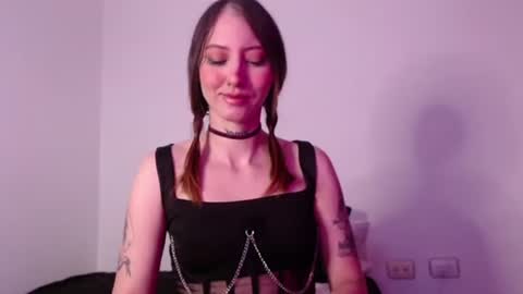 carmennrusso online show from 10/16/25, 09:38