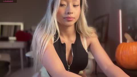 Snapshot of carmenxrose chatting on 10/31/25, 12:33 carmenxrose online show from 10/31/25, 12:33