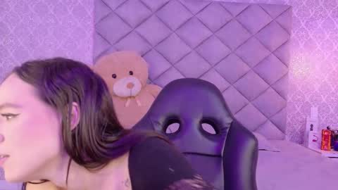 Snapshot of caro_adams1 chatting on 11/18/25, 12:42 caro_adams1 online show from 11/18/25, 12:42