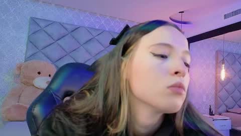 Snapshot of caro_adams1 chatting on 11/20/25, 12:05 caro_adams1 online show from 11/20/25, 12:05