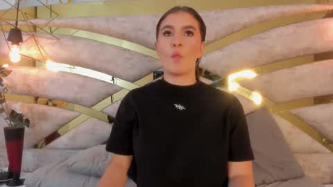 Snapshot of caro_giraldo_ chatting on 10/21/25, 11:44 caro_giraldo_ online show from 10/21/25, 11:44