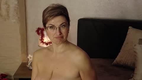 CaroJhones online show from 12/29/24, 08:33