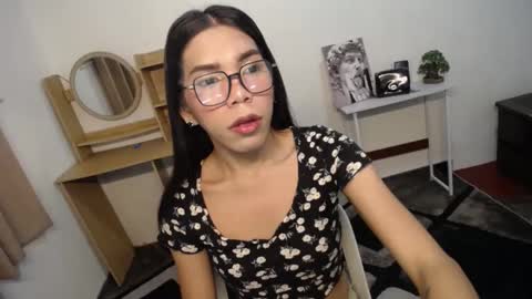 Snapshot of carol_linaxxx chatting on 12/19/24, 08:23 Carolina online show from 12/19/24, 08:23