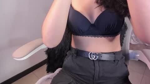 Snapshot of caroliine__ chatting on 09/18/25, 03:47 Caroline online show from 09/18/25, 03:47