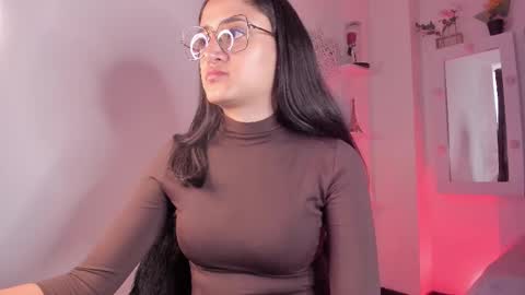 Snapshot of caroliine__ chatting on 09/24/25, 05:16 Caroline online show from 09/24/25, 05:16