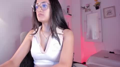 Snapshot of caroliine__ chatting on 10/05/25, 12:09 Caroline online show from 10/05/25, 12:09