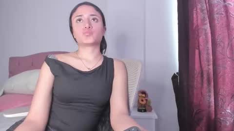 Snapshot of caroliine__ chatting on 11/25/25, 05:24 Caroline online show from 11/25/25, 05:24