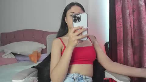 Snapshot of caroliine__ chatting on 12/01/25, 07:30 Caroline online show from 12/01/25, 07:30