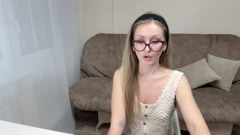 Carolin online show from 11/17/25, 10:10