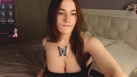 Snapshot of carolina_noreen chatting on 02/23/26, 10:01 carolina_noreen online show from 02/23/26, 10:01
