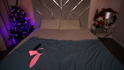 Snapshot of carolinadia chatting on 12/24/24, 11:55 carolinadia online show from 12/24/24, 11:55