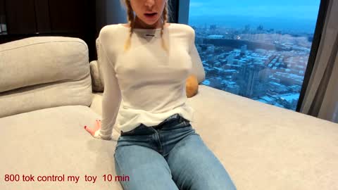 Lina.I will online 1 December   online show from 12/17/24, 01:05