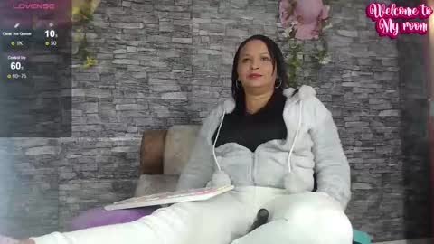 Snapshot of carolinajamess chatting on 01/24/25, 04:48 Camelia online show from 01/24/25, 04:48
