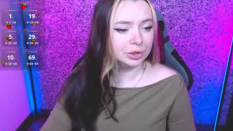 Snapshot of carolinareaperr chatting on 09/19/25, 01:23 Ask me better xx online show from 09/19/25, 01:23