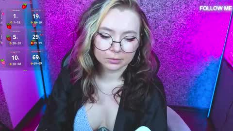 Snapshot of carolinareaperr chatting on 10/01/25, 10:43 Ask me better xx online show from 10/01/25, 10:43