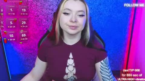 Snapshot of carolinareaperr chatting on 10/10/25, 12:04 Ask me better xx online show from 10/10/25, 12:04