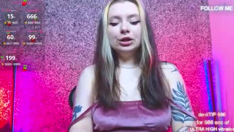 Snapshot of carolinareaperr chatting on 10/11/25, 10:47 Ask me better xx online show from 10/11/25, 10:47